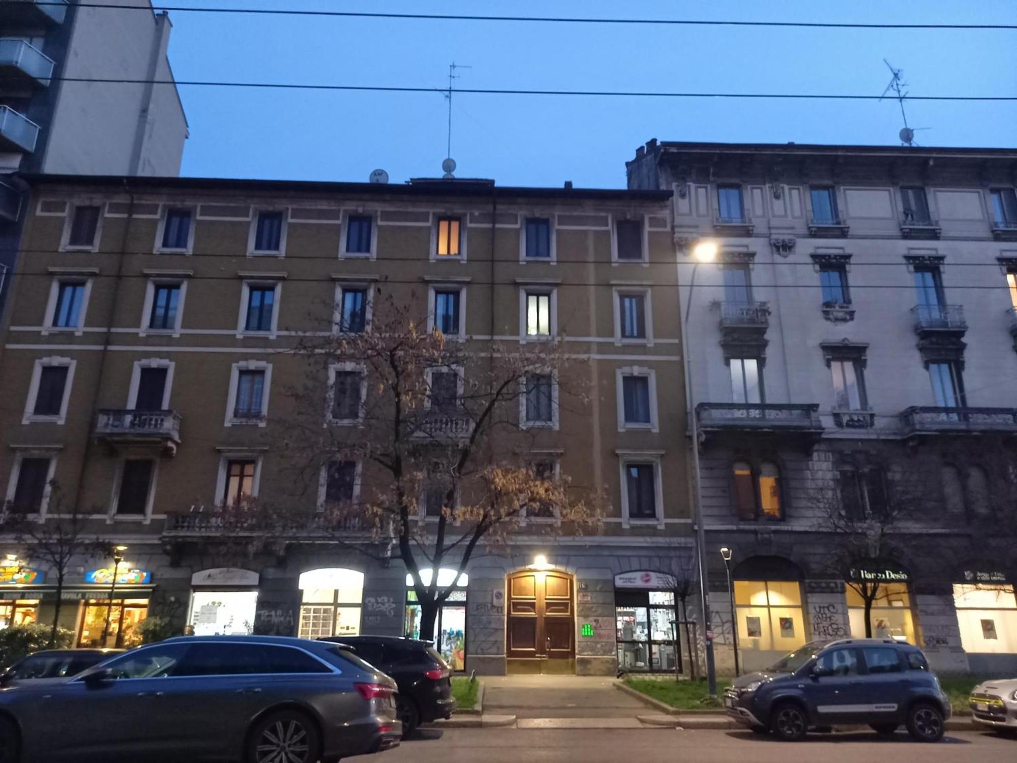 Comfortable Typical Old Style Apartment Милан Экстерьер фото